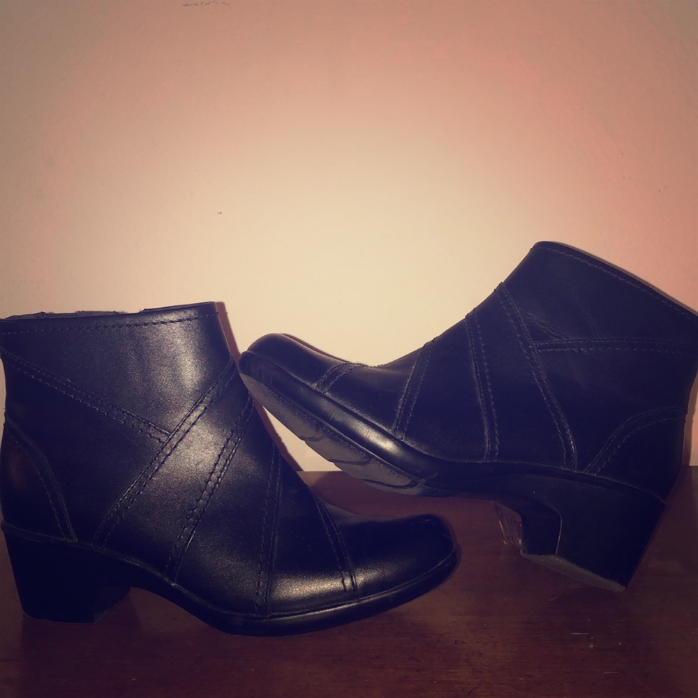 Clarks Women’s Black Ankle Boots Size 8